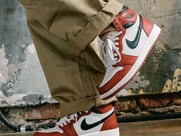کتونی ایر جردن Nike Air Jordan 1 Retro High OG Chicago